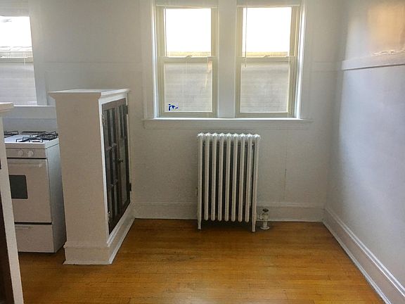 3rd image of 4835 N Hoyne Ave APT 3B
