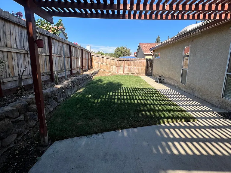 921 Fedora Ave — Photo 15