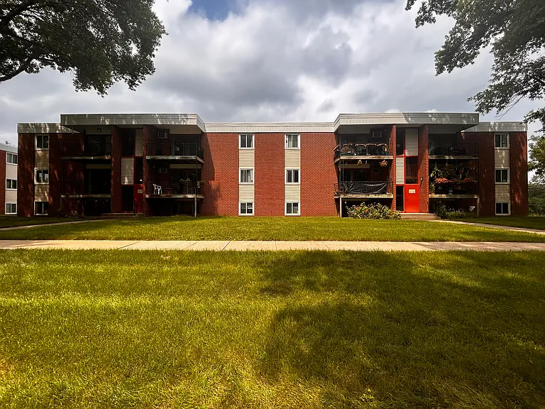 210 Haywood Dr #210 — Photo 2