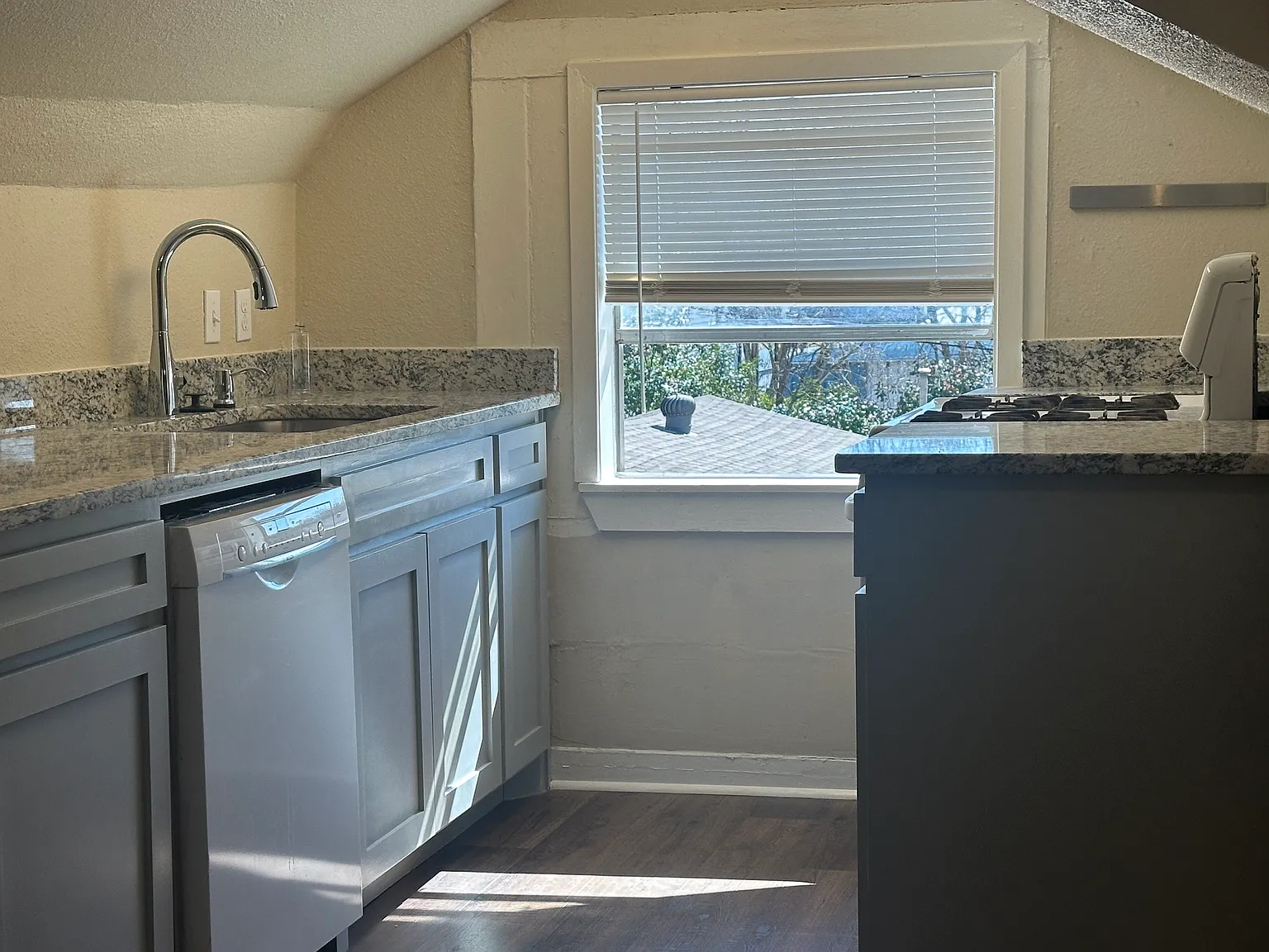 5208 E Side Ave — Photo 4