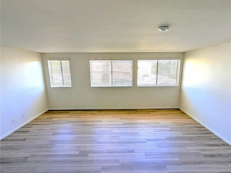 17330 Chatsworth St #9 — Photo 5