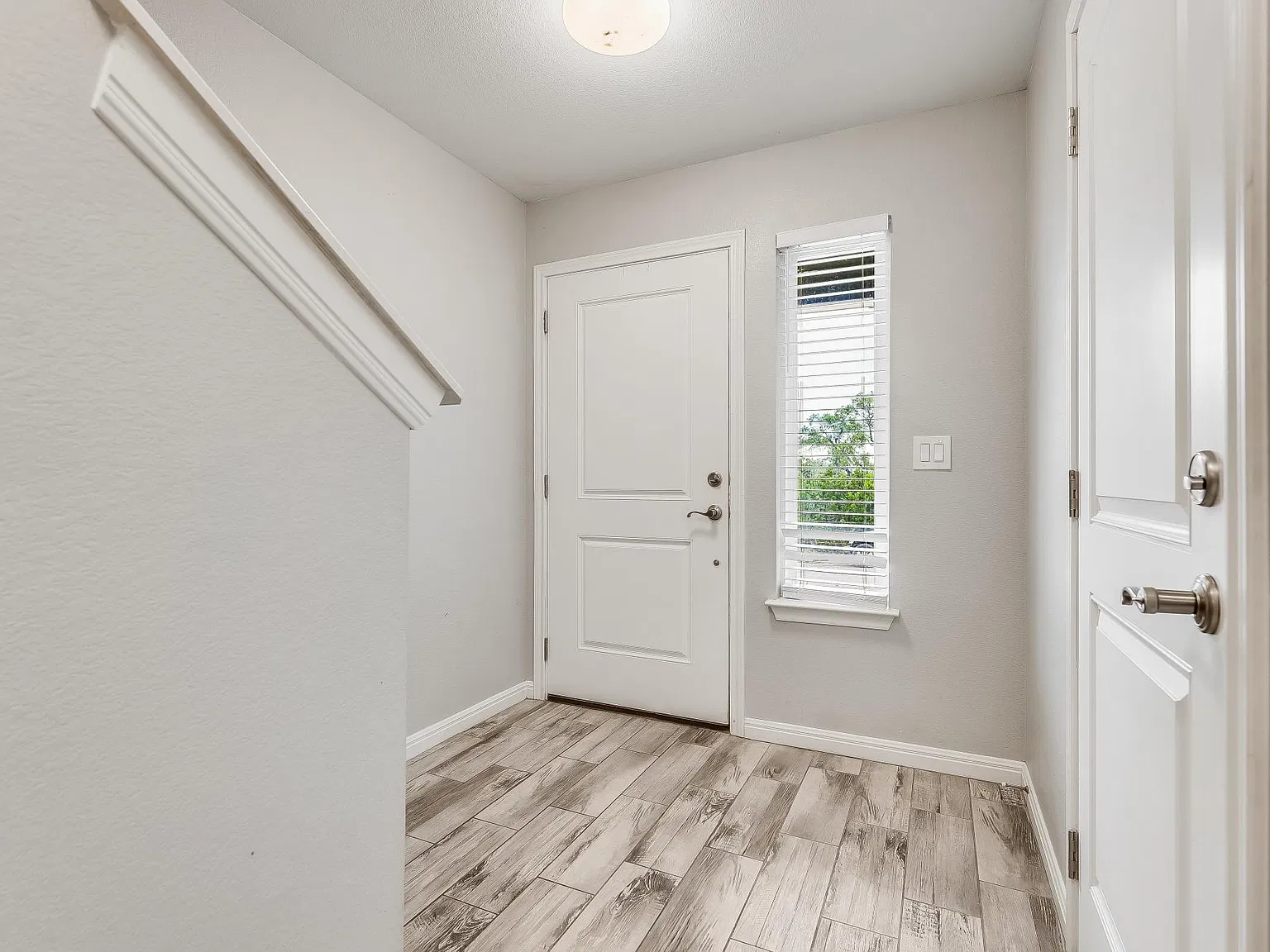 2 bed, 990 sqft, $1,500 — Photo 4