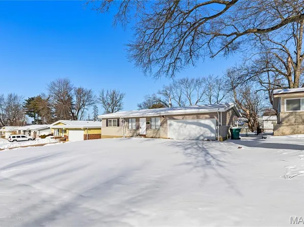 2267 Heritage Dr, Saint Louis, MO 63136