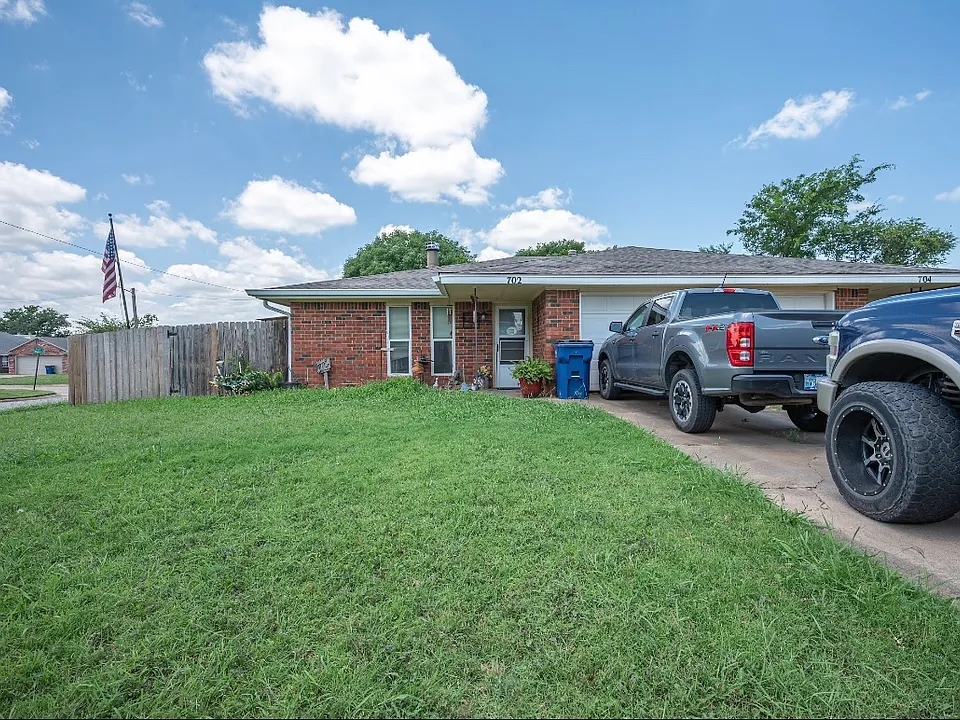 702 E Redbud Ct #702