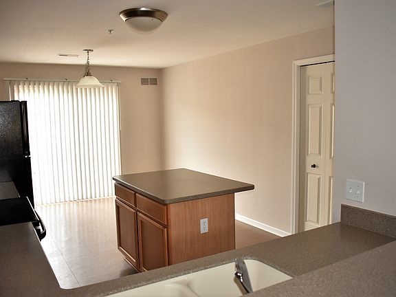 Kitchen w/Breakfast nook