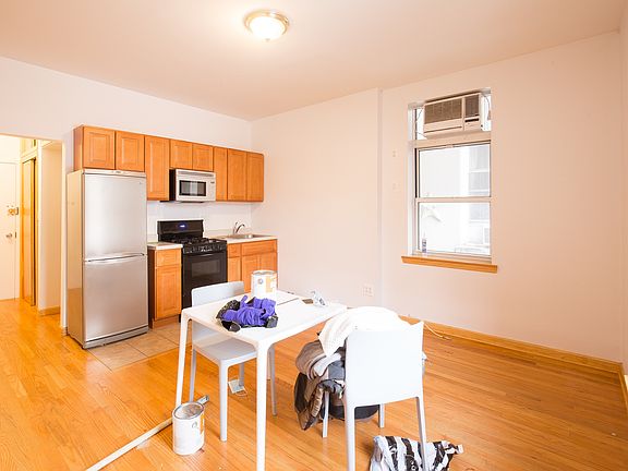 2nd image of 44 Saint Marks Pl APT 4