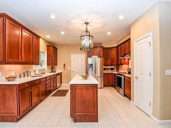 3rd image of 1556 S Andrew Cir