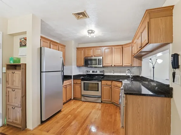 77 Bennington St APT 406, Revere, MA 02151