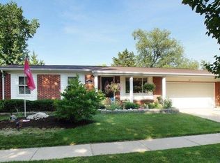 2902 Glenway Dr, Maryland Heights, MO 63043