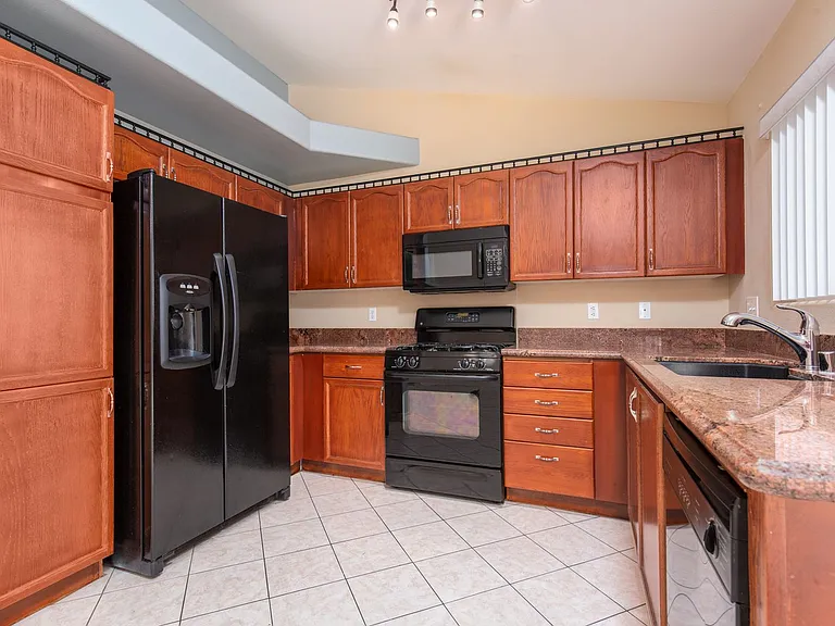 7900 White Grass Ave — Photo 21