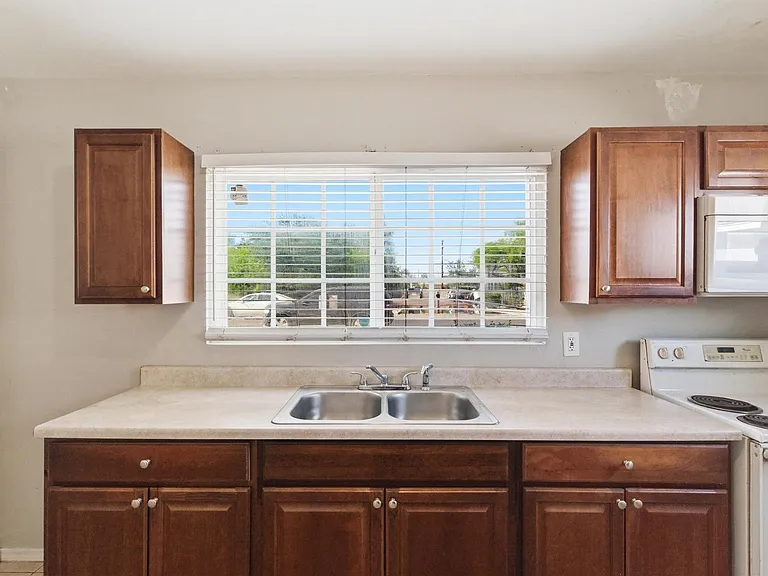 2609 W Morten Ave #1 — Photo 8
