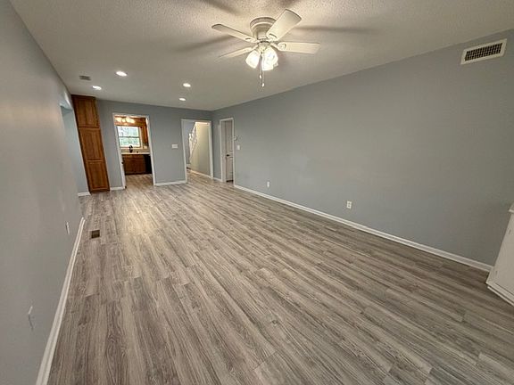 3rd image of 1602 Ternberry Rd