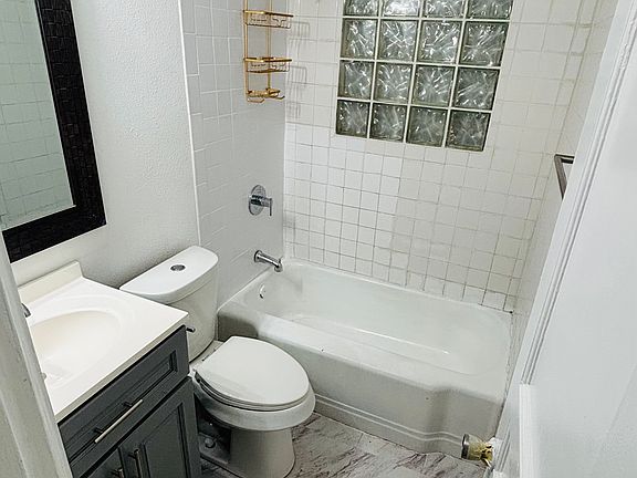 4th image of 2922 Hawthorne Ave