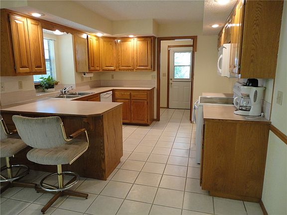 4th image of 5 Lavendon Circle Dr
