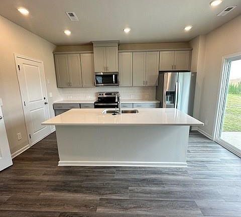 2nd image of 1014 Harry Ct #61