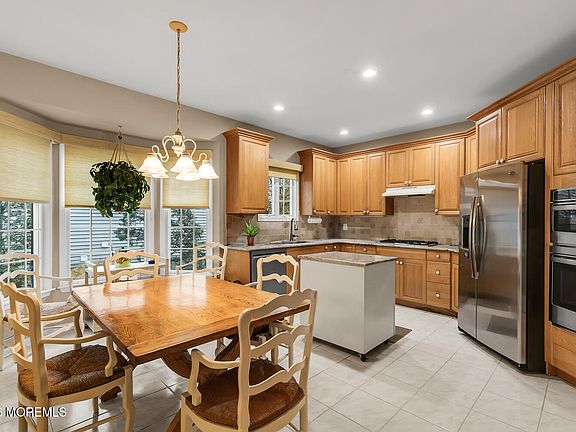 5th image of 46 Windward Way