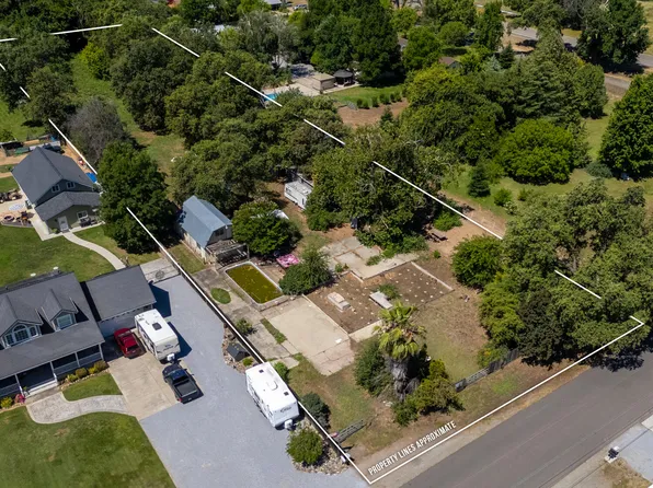 5864 Green Acres Dr, Anderson, CA 96007