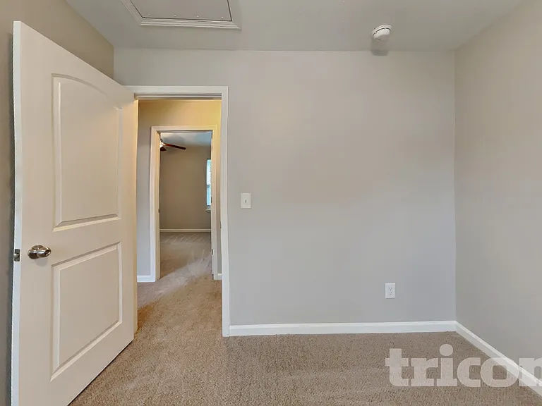 427 Randolph Dr — Photo 10