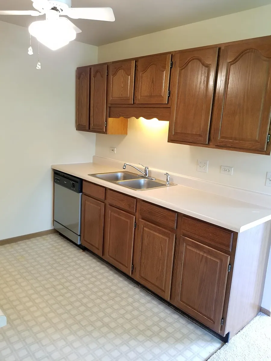 Kitchen 1 - 302 Newport Ln #A1