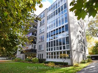 69 Herkimer St W #203, Hamilton, ON L8P 2G6