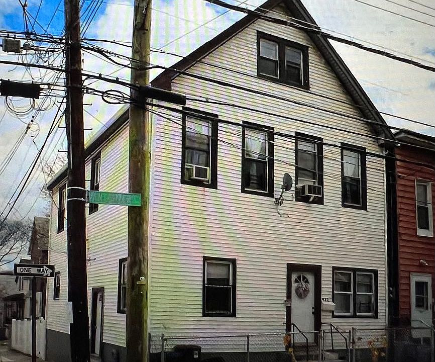 1st image of 933 Van Duzer St