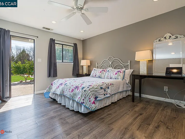 2904 Canterbury Cir — Photo 5