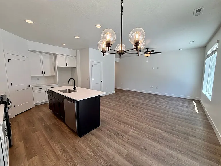 2719 N 2775 W #142 — Photo 3