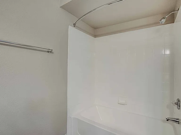 Sterling Point Apartment Homes — Photo 73