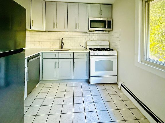 5th image of 80 County St #7