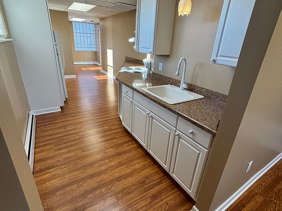 1st image of 15 N Wickliffe Cir #C