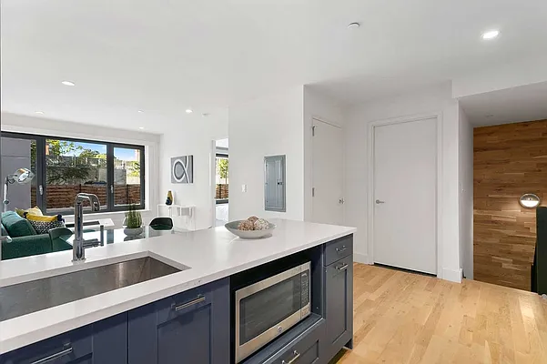 Rented by BHS Development Marketing | media 2