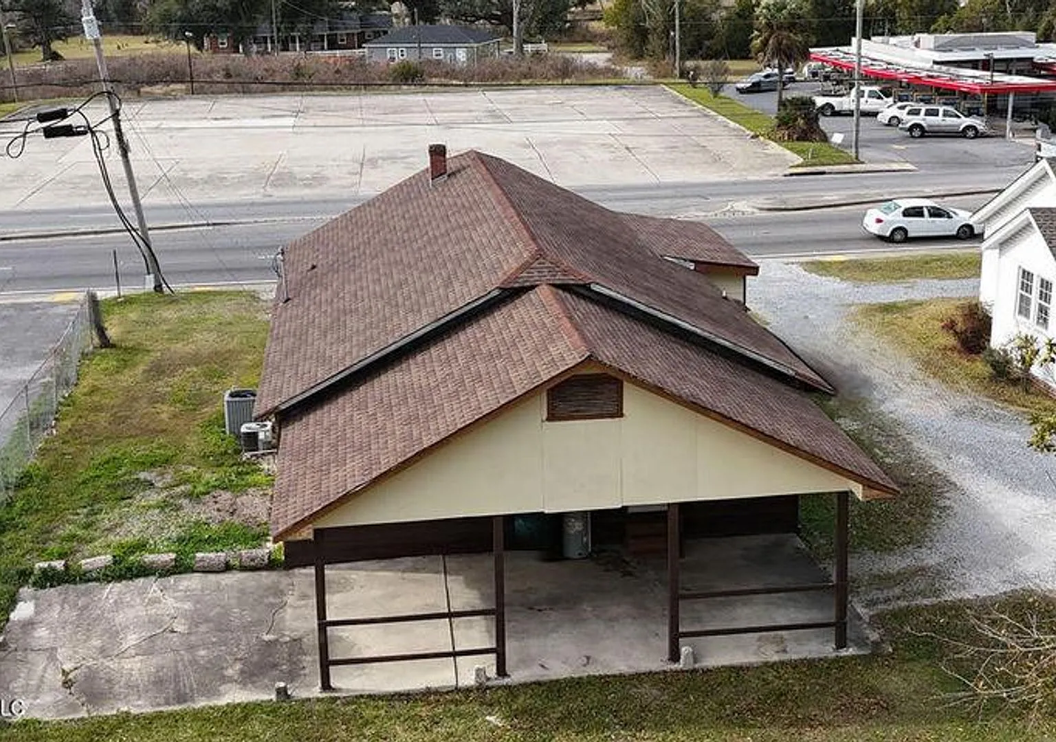 4718 Main St — Photo 2