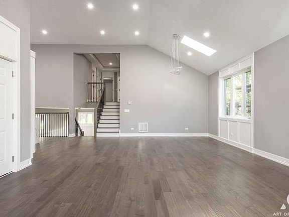 3rd image of 621 N Yale Ave