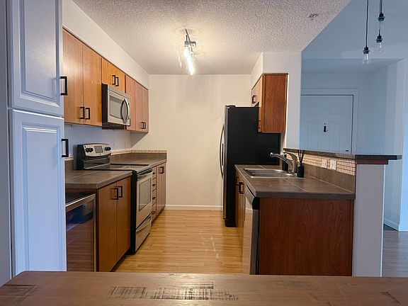 4th image of 10664 NE Holly St #304