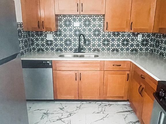 2nd image of 7055 Hampton Ave #105