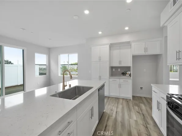 1521 Meriwood Way, Vista, CA 92083