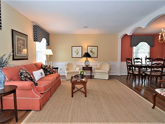 5th image of 8149 Royalwood Ct