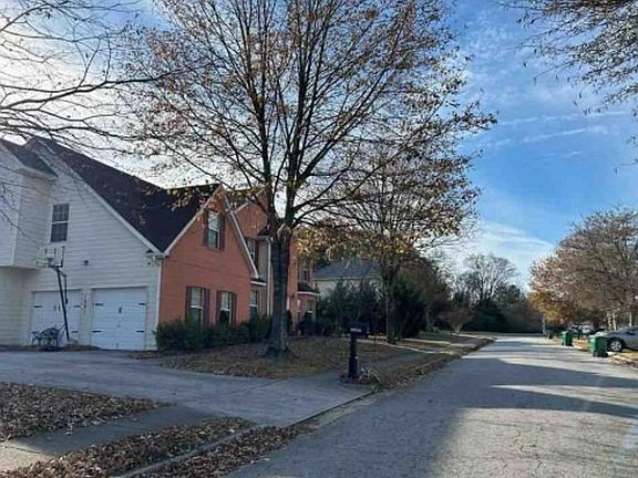 Exterior Neighborhood (street photo)