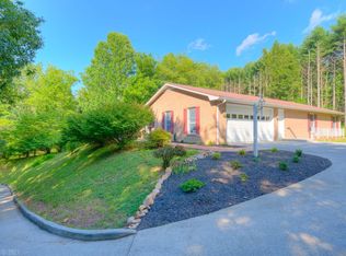 22 Pine View Dr, Radford, VA 24141
