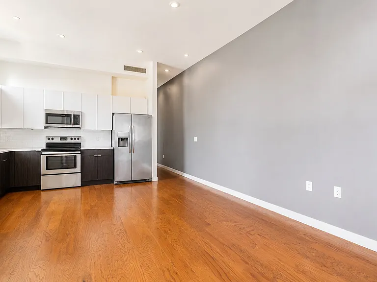824 E Thompson St #6 — Photo 2