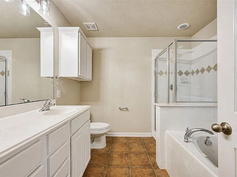 16702 Grovetrail Ln — Photo 27