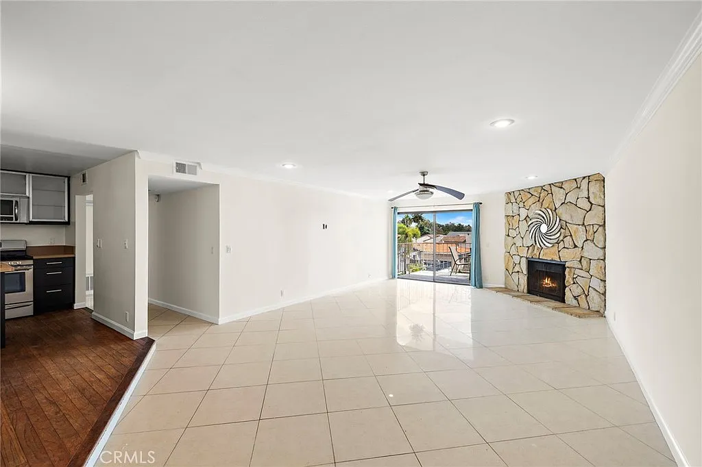 2 bed, 1326 sqft, $3,000 — Photo 1