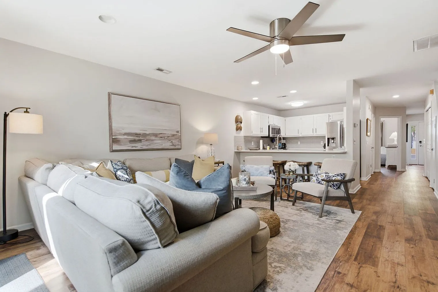 3 bed, 3.0 bath, 1700 sqft, $6,992 — Photo 3