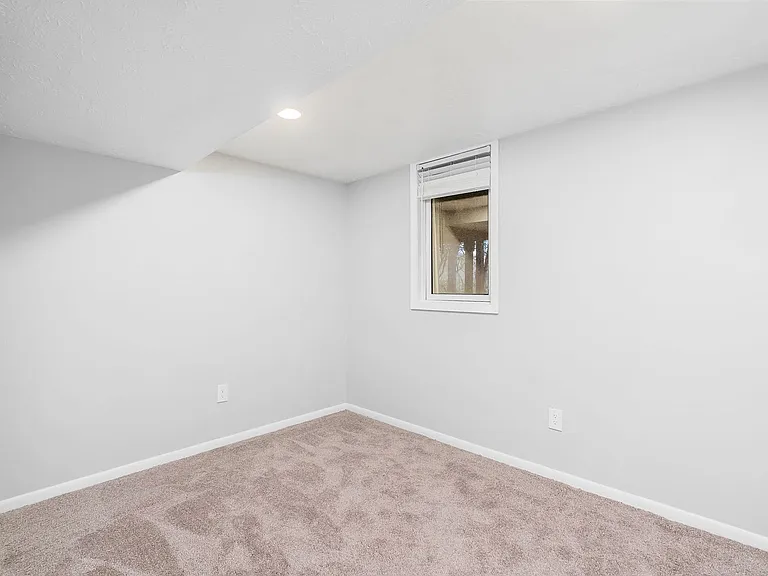 3085-3194 Griggsview Court — Photo 29