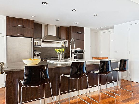 5th image of 226 Richardson St APT 2B