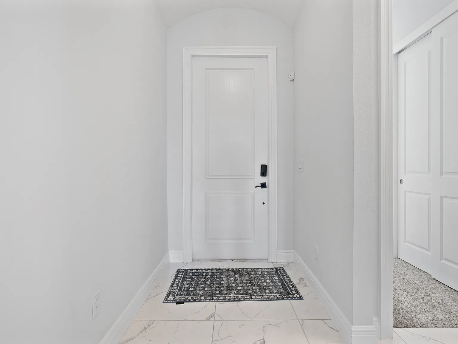 6 bed, 4207 sqft, $6,000 — Photo 4