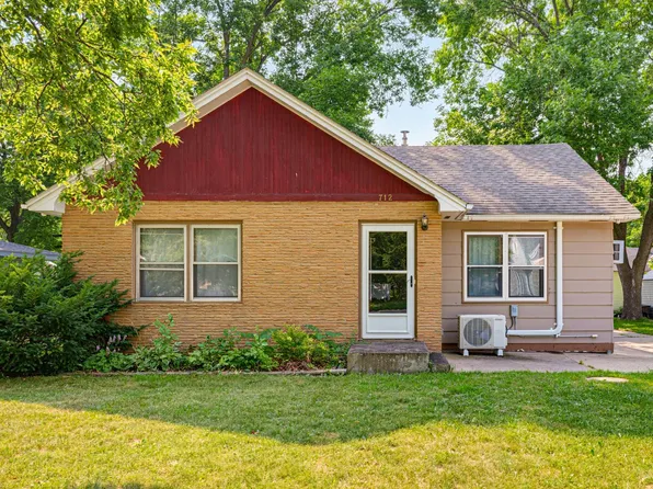 712 Lynn Rd SW, Hutchinson, MN 55350
