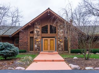 1800 Hamilton Ct, Inverness, IL 60010