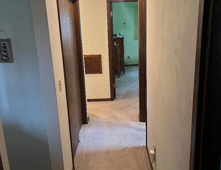 1802 Hancock Ln — Photo 2