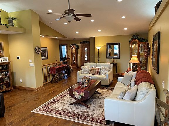 3rd image of 4019 Sandalwood Dr